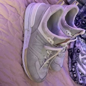 good condition. few stains but can be washed